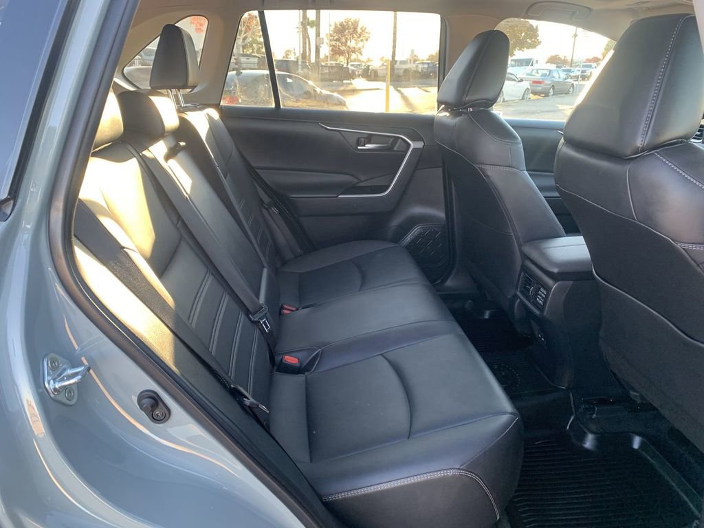 Used 2022 Toyota RAV4 XLE Premium image 25