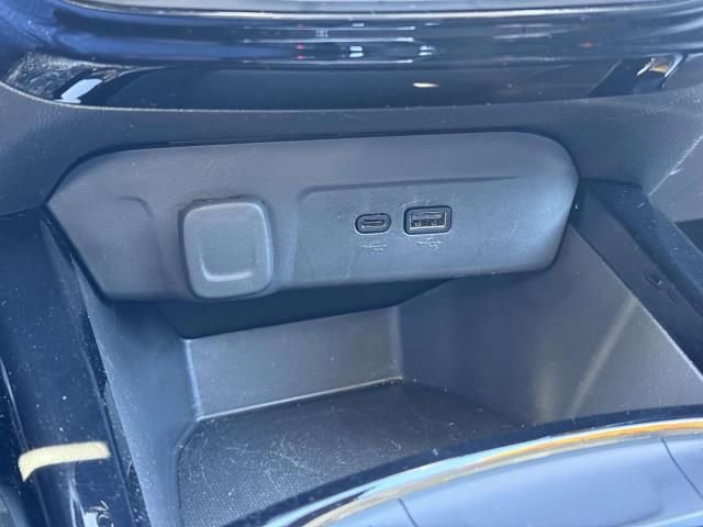 Used 2025 Chevrolet Trax LT FWD image 25