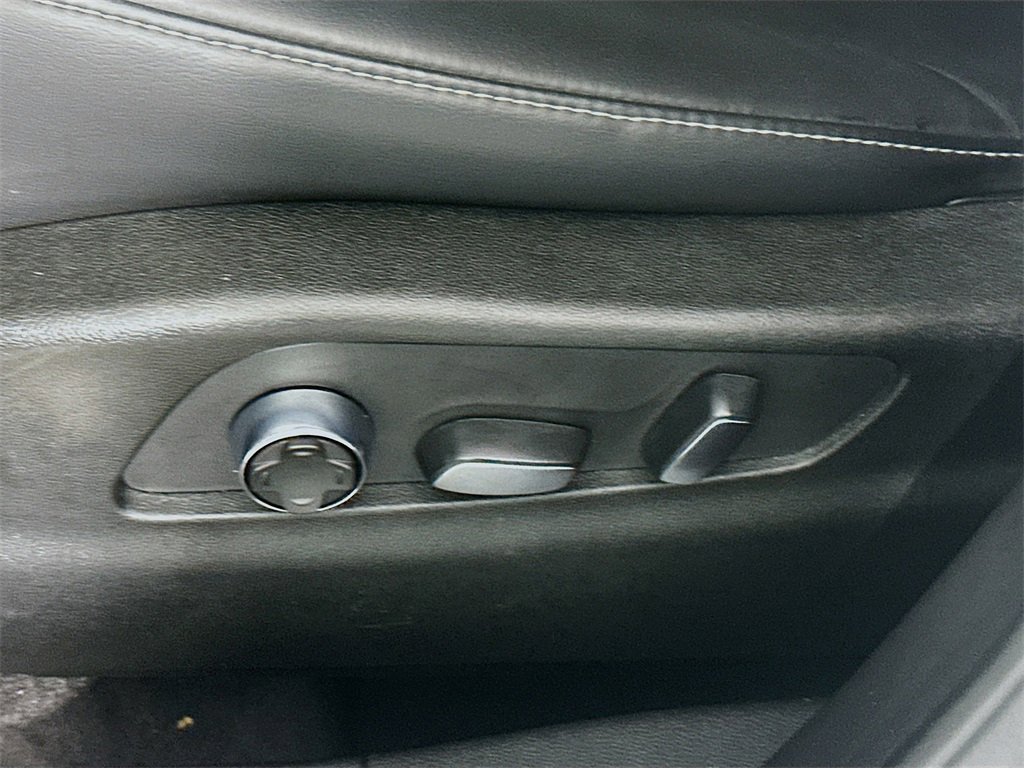 Used 2024 Cadillac XT4 Premium Luxury image 23