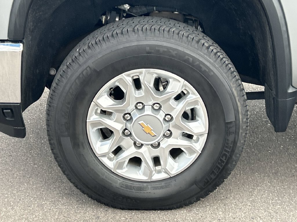 Used 2024 Chevrolet Silverado 2500 LT w/ Convenience Package AWD/4WD image 32