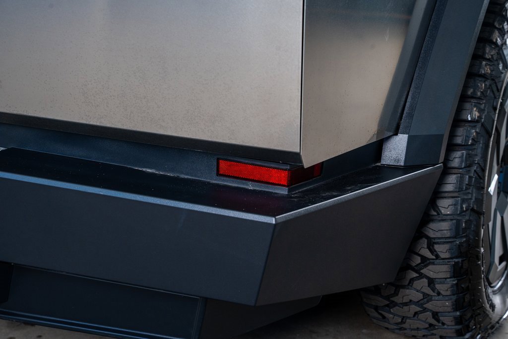 Used 2024 Tesla Cybertruck AWD Crew Cab image 28