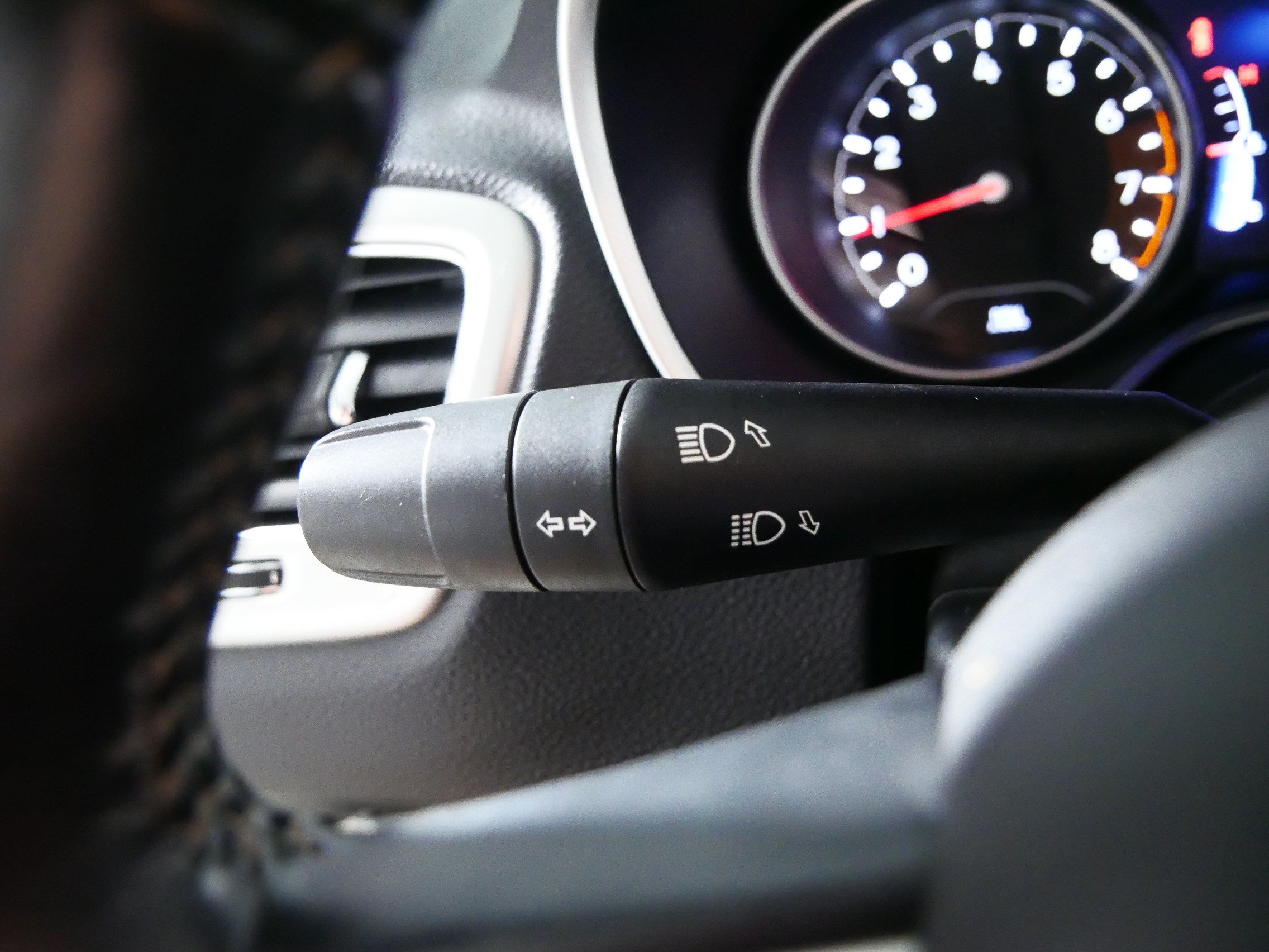 Used 2018 Jeep Compass Latitude w/ Popular Equipment Group AWD/4WD image 32