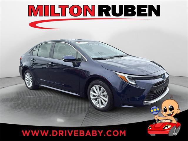 Certified 2025 Toyota Corolla XLE image 1