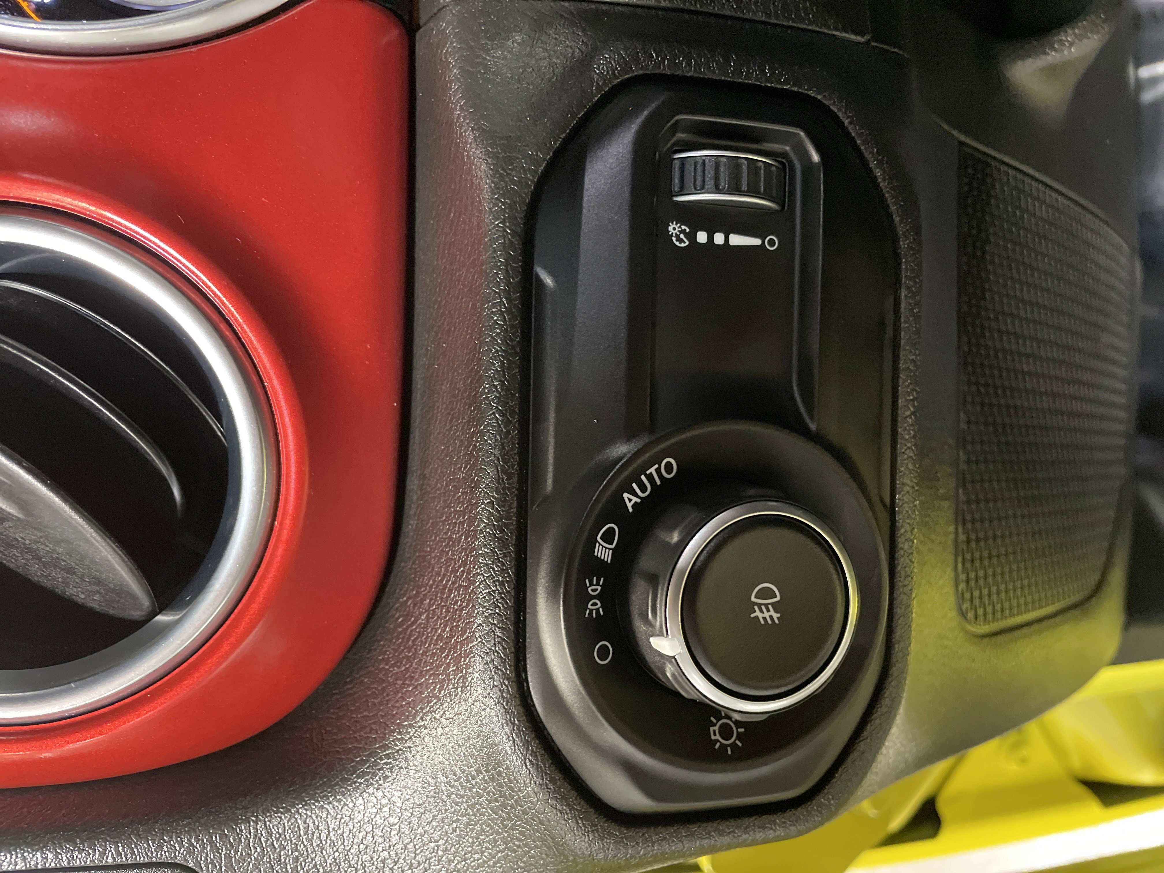 Certified 2023 Jeep Wrangler Unlimited Rubicon w/ Cold Weather Group AWD/4WD image 27