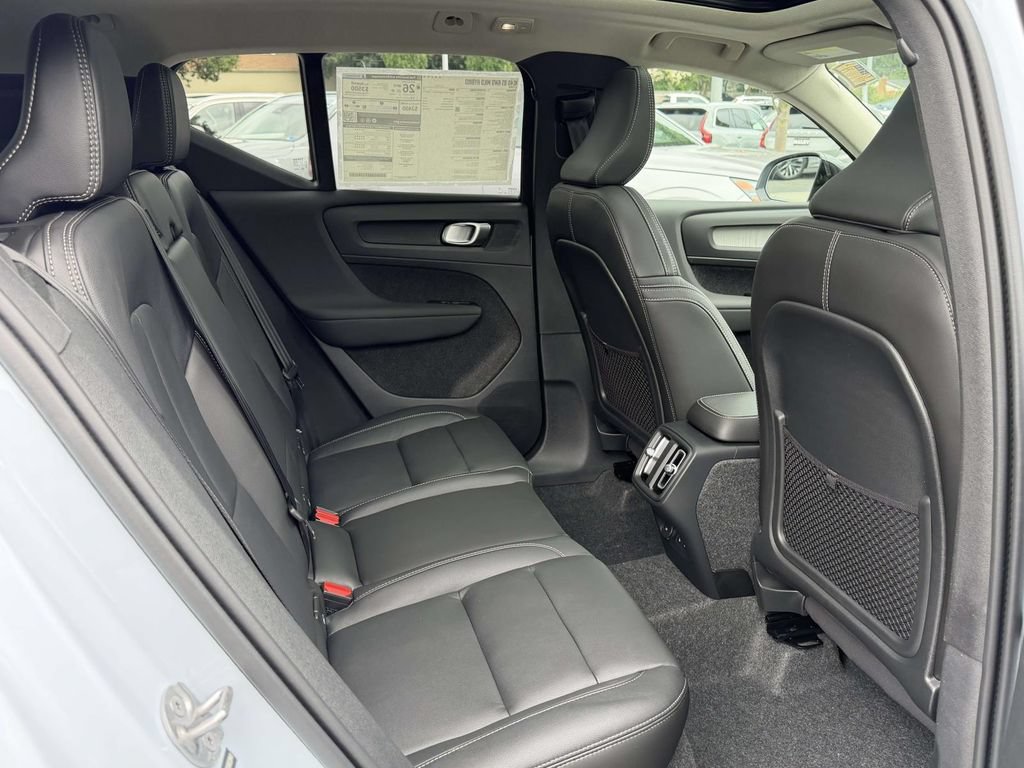 New 2026 Volvo XC40 B5 Core w/ Climate Package AWD/4WD image 12