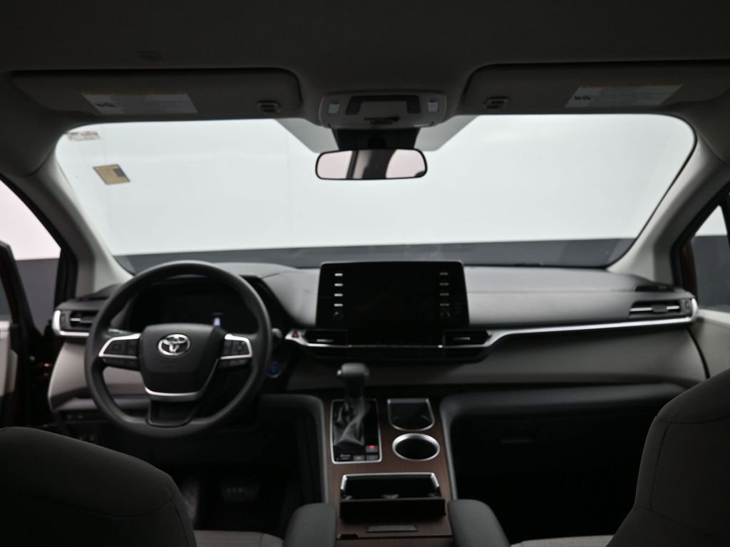 Certified 2021 Toyota Sienna LE FWD image 25