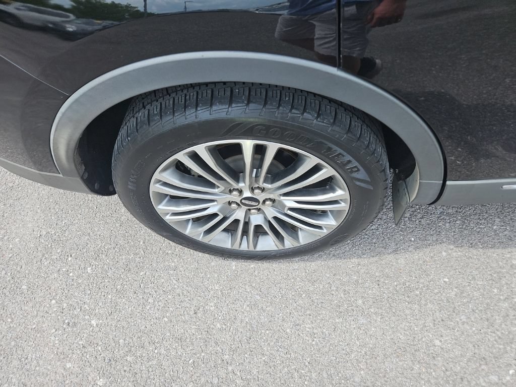 Used 2017 Lincoln MKX Reserve w/ Lincoln MKX Climate Package FWD image 11