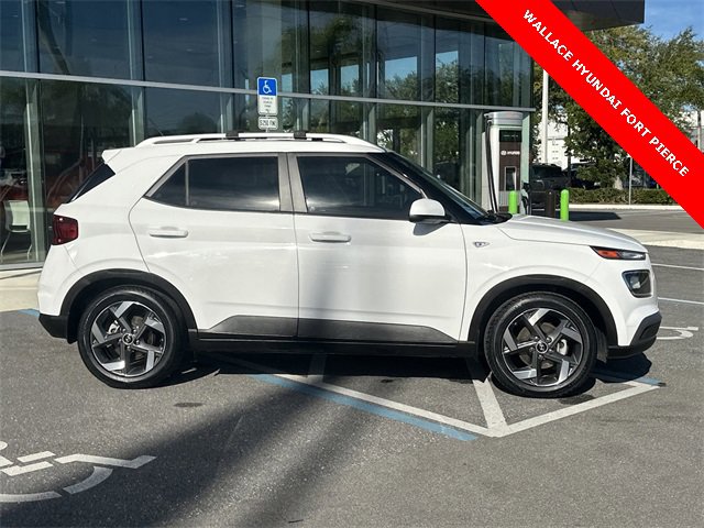 Used 2023 Hyundai Venue SEL image 5