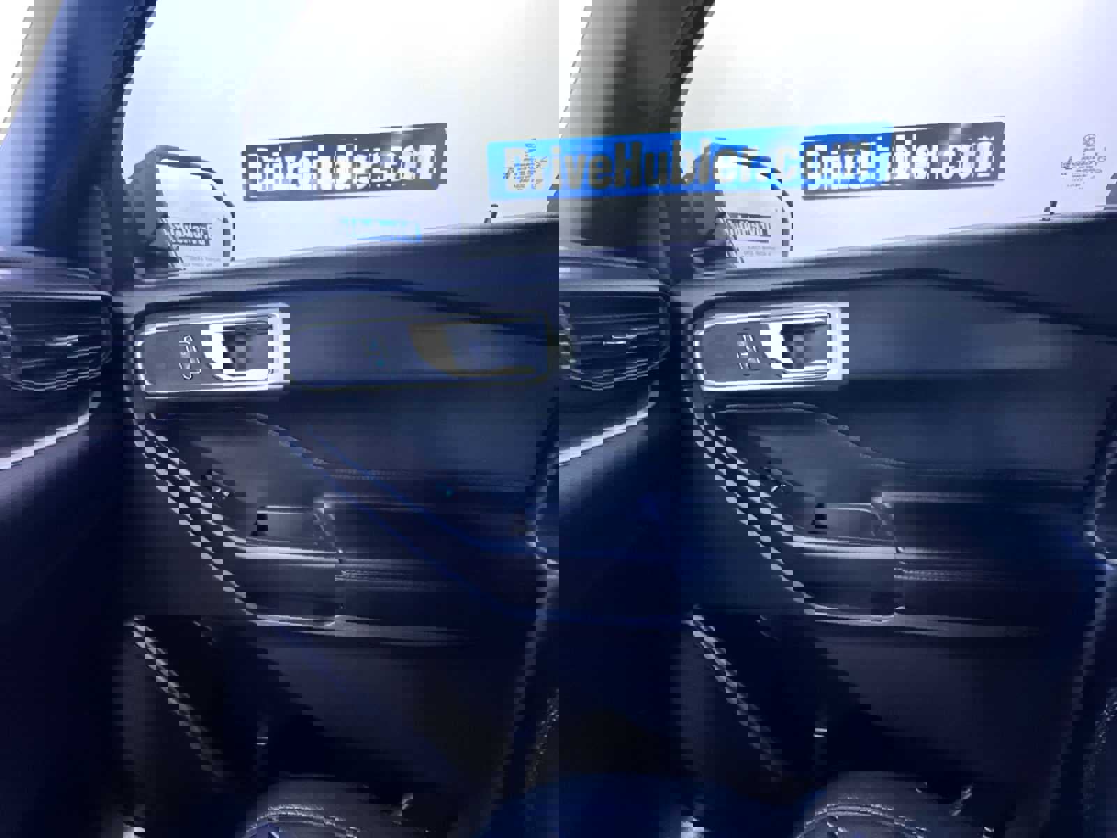 Used 2020 Ford Explorer XLT w/ Comfort Package image 35