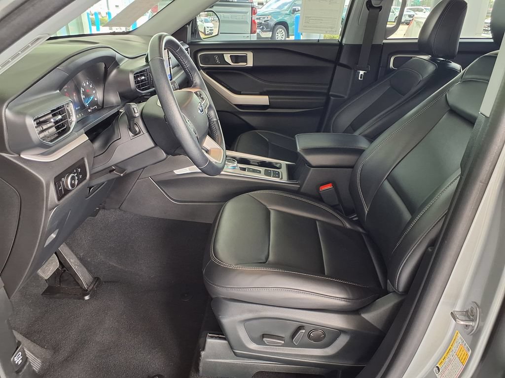 Used 2023 Ford Explorer XLT w/ Equipment Group 202A RWD image 19