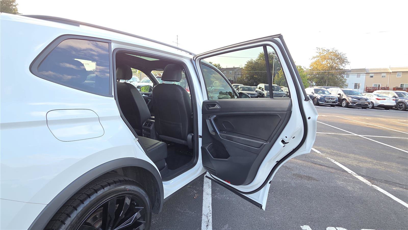 Used 2021 Volkswagen Tiguan SE R-Line AWD/4WD image 34
