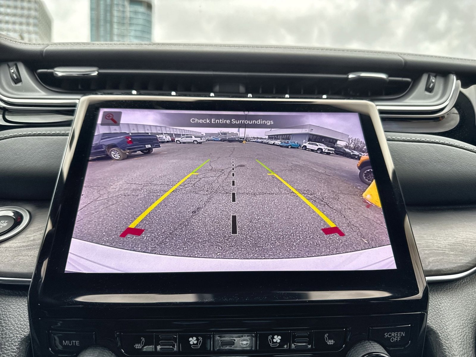 Used 2024 Jeep Grand Cherokee Overland w/ Luxury Tech Group IV image 19