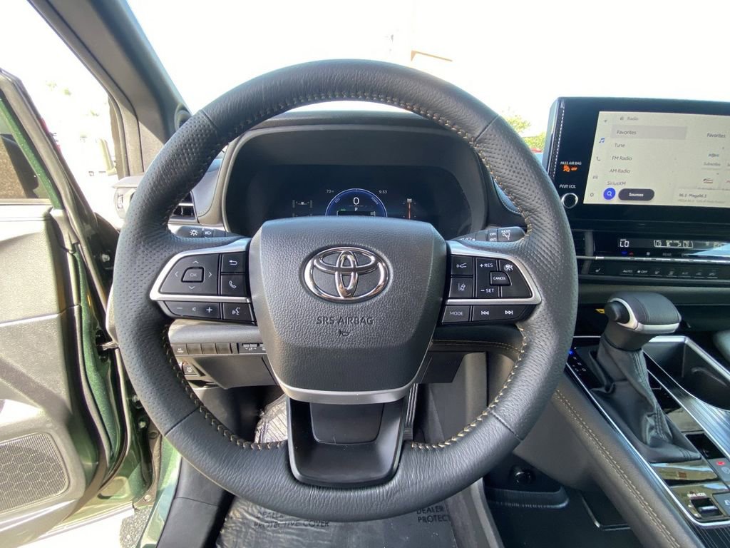 Certified 2025 Toyota Sienna XLE Woodland Edition image 33