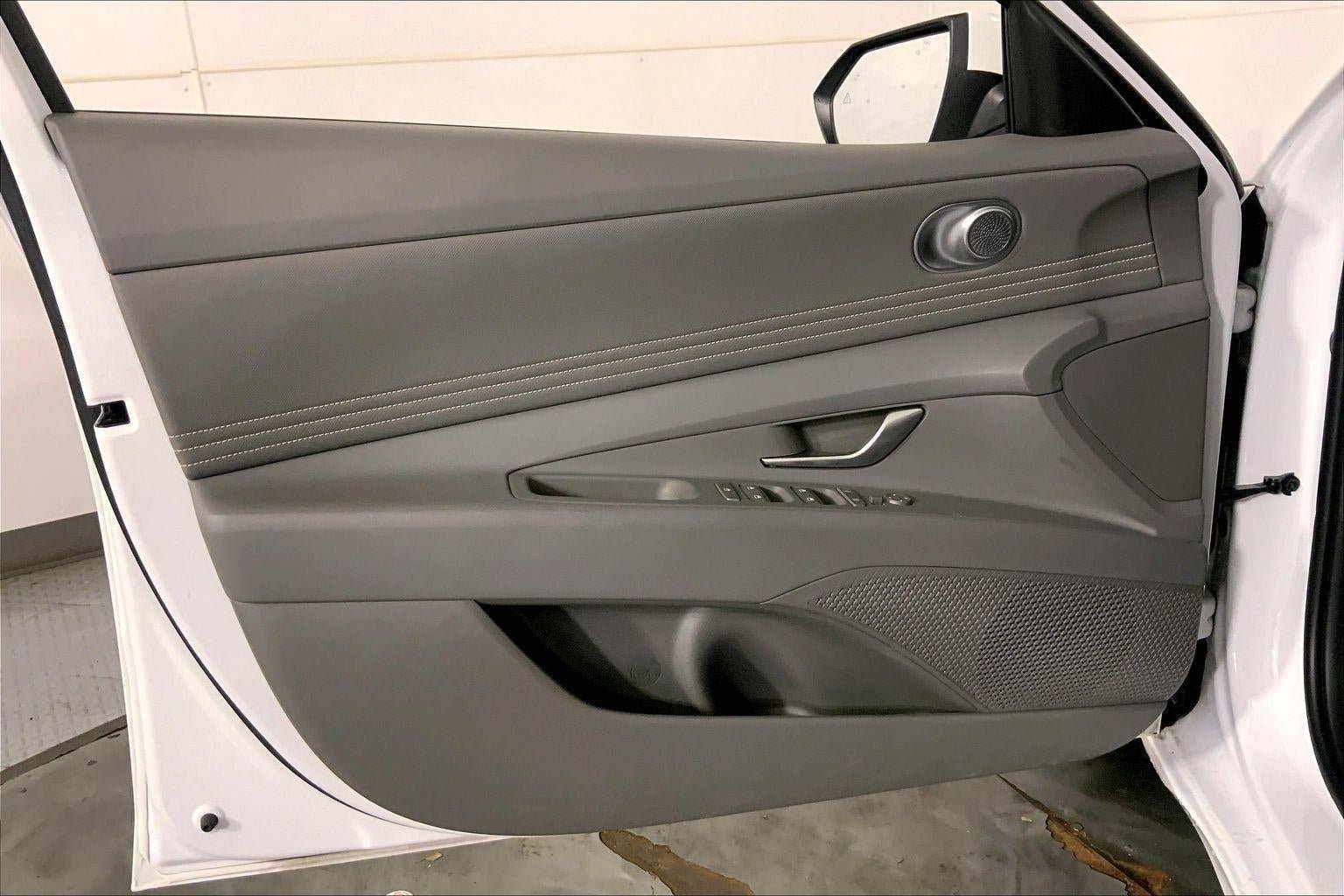 Used 2025 Hyundai Elantra SEL FWD image 24