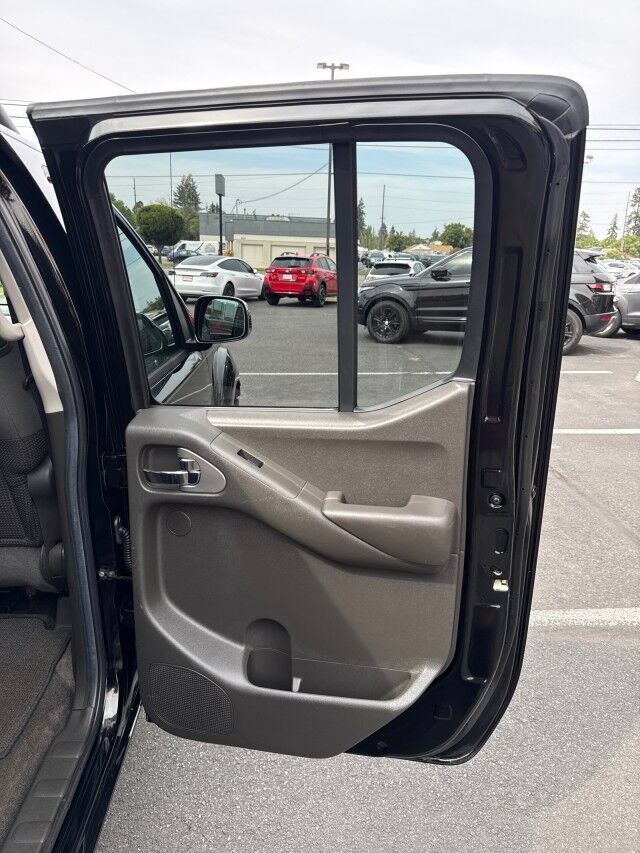 Used 2005 Nissan Frontier NISMO w/ (J01) Sunroof Pkg AWD/4WD image 13