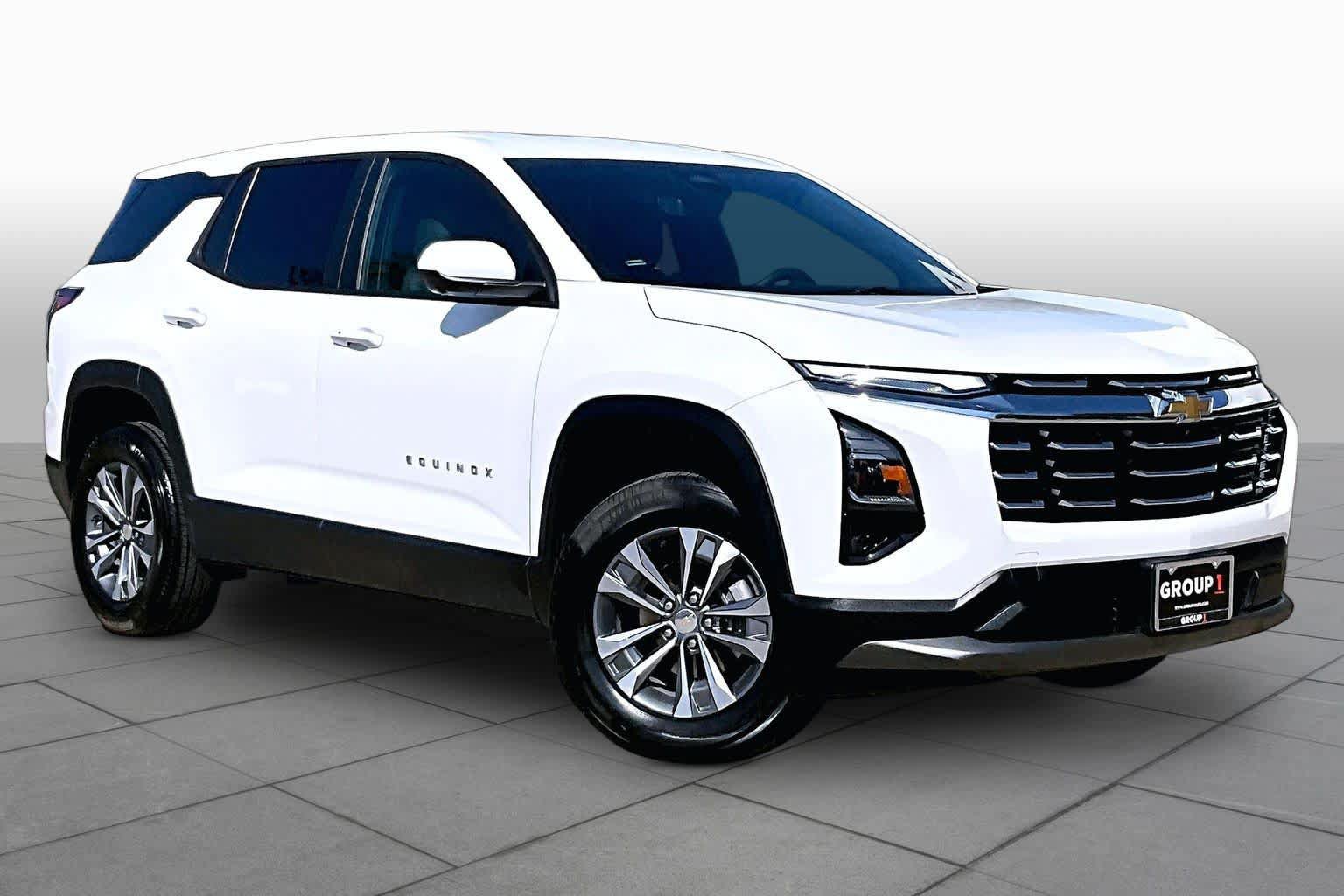 Used 2026 Chevrolet Equinox LT w/ Convenience Package II FWD image 3