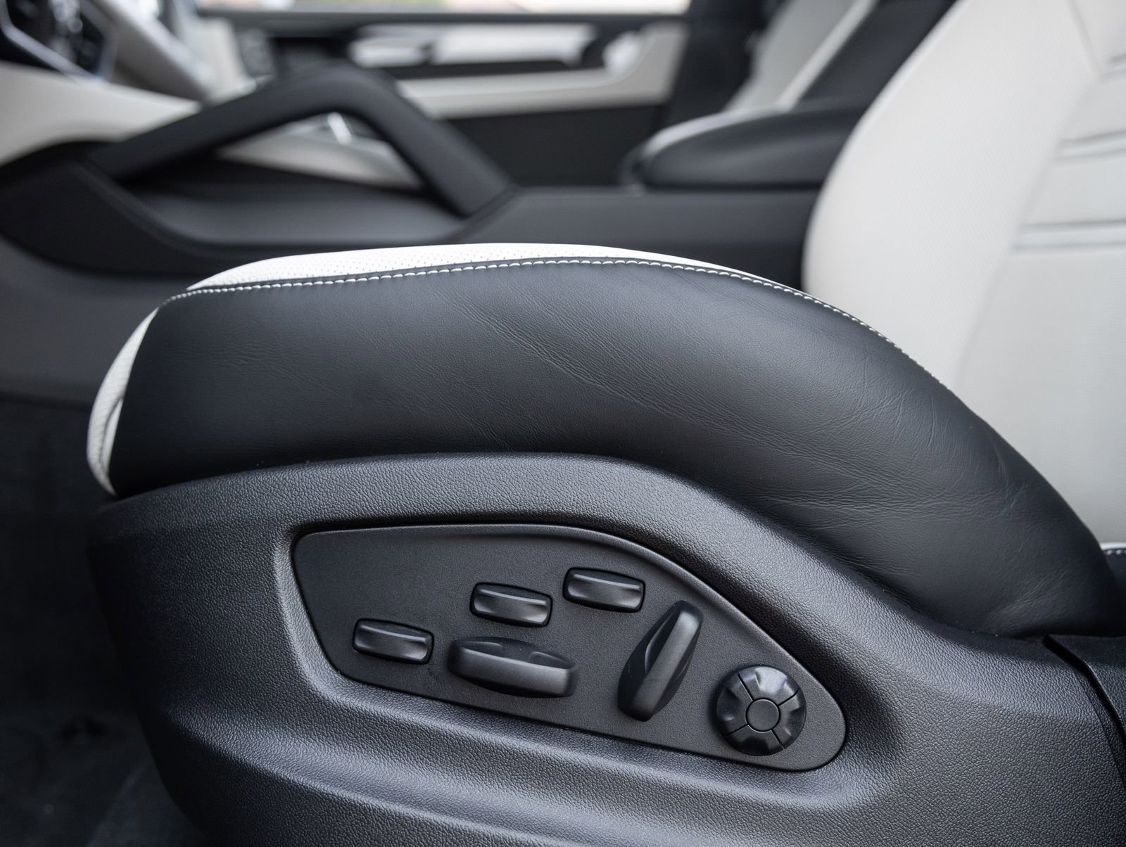 New 2026 Porsche Cayenne Turbo AWD/4WD image 23