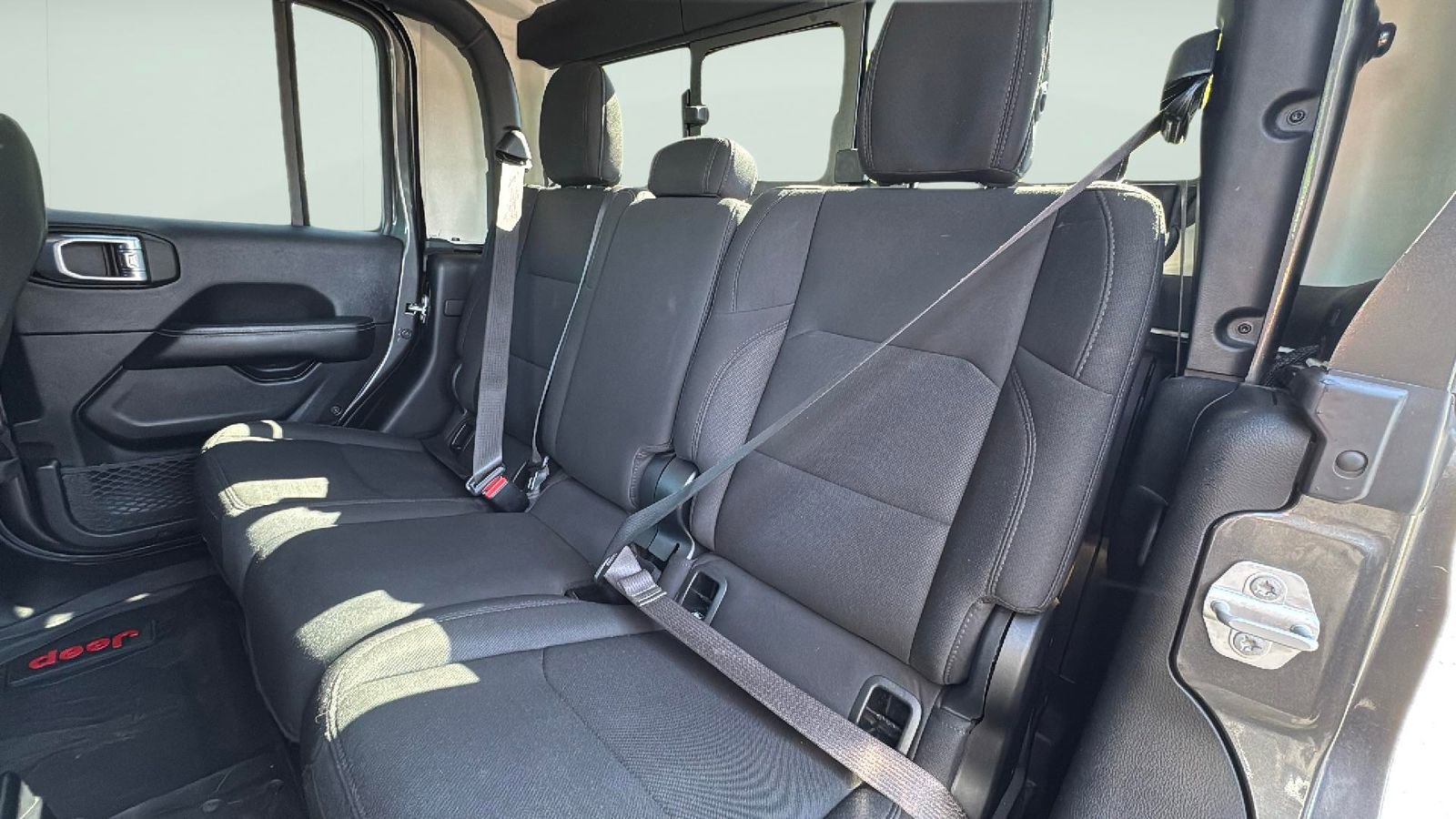 Used 2021 Jeep Gladiator Overland AWD/4WD image 27