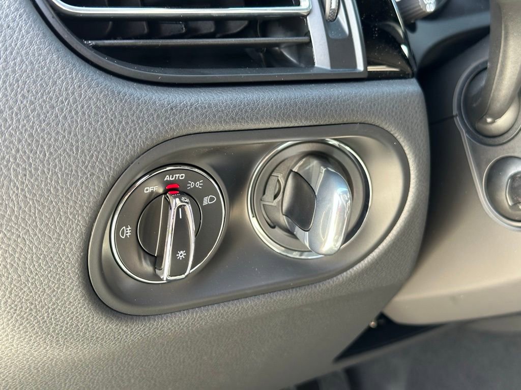 Certified 2025 Porsche Macan S image 17