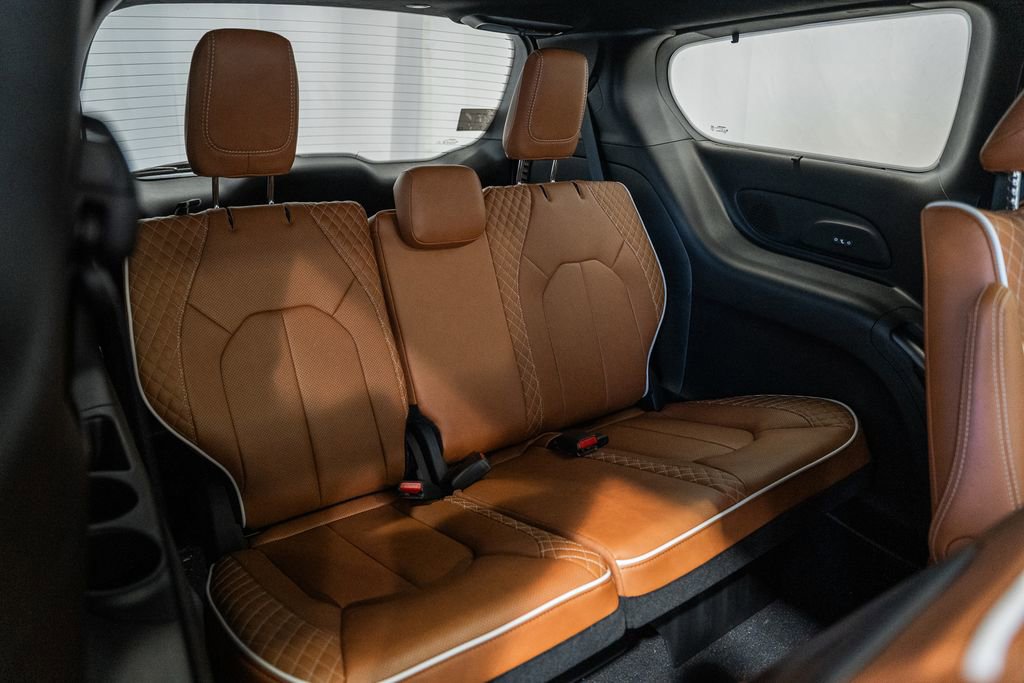 New 2026 Chrysler Pacifica Pinnacle AWD/4WD image 39