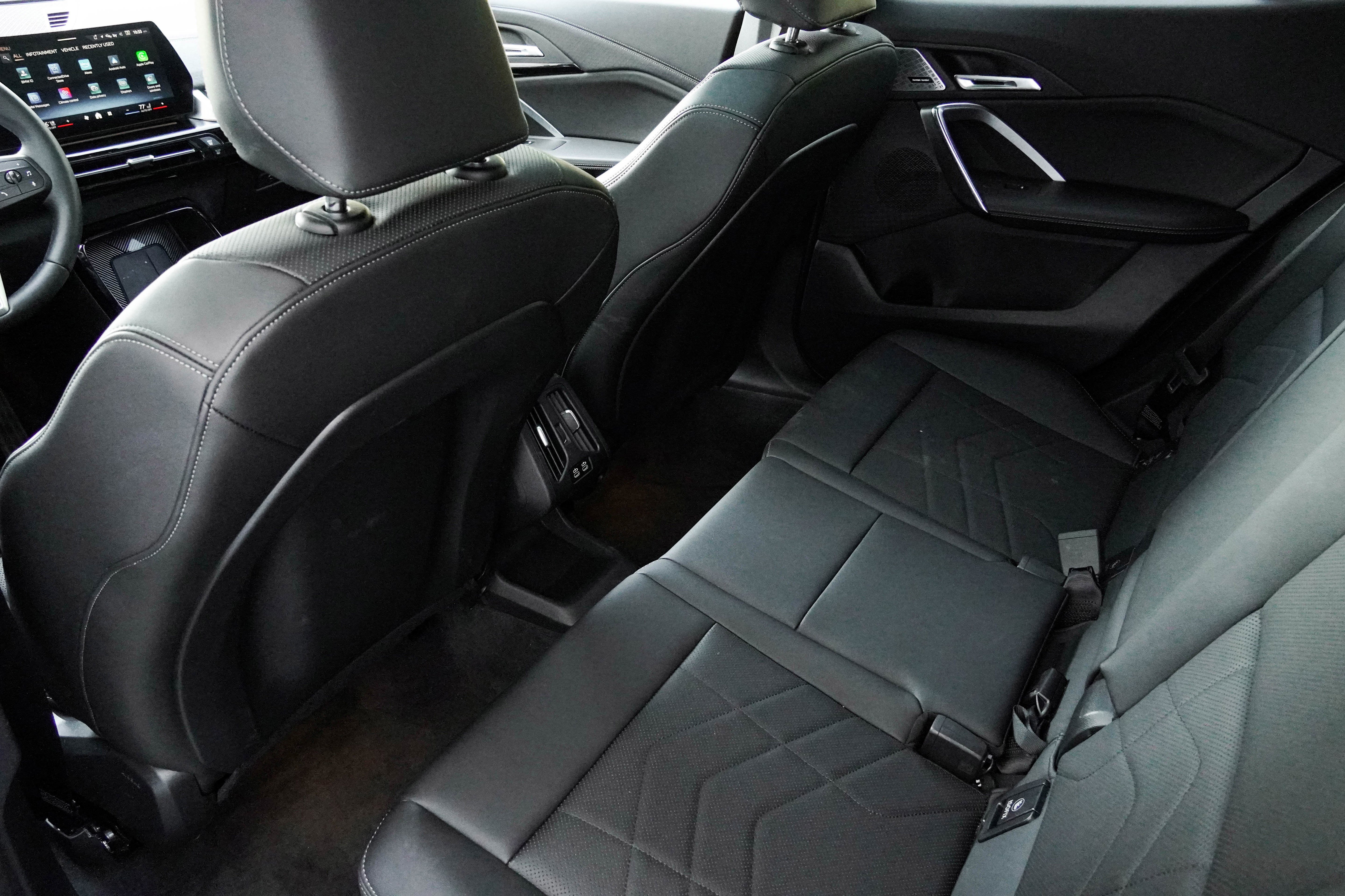 Used 2025 BMW X2 xDrive28i w/ Premium Package image 34