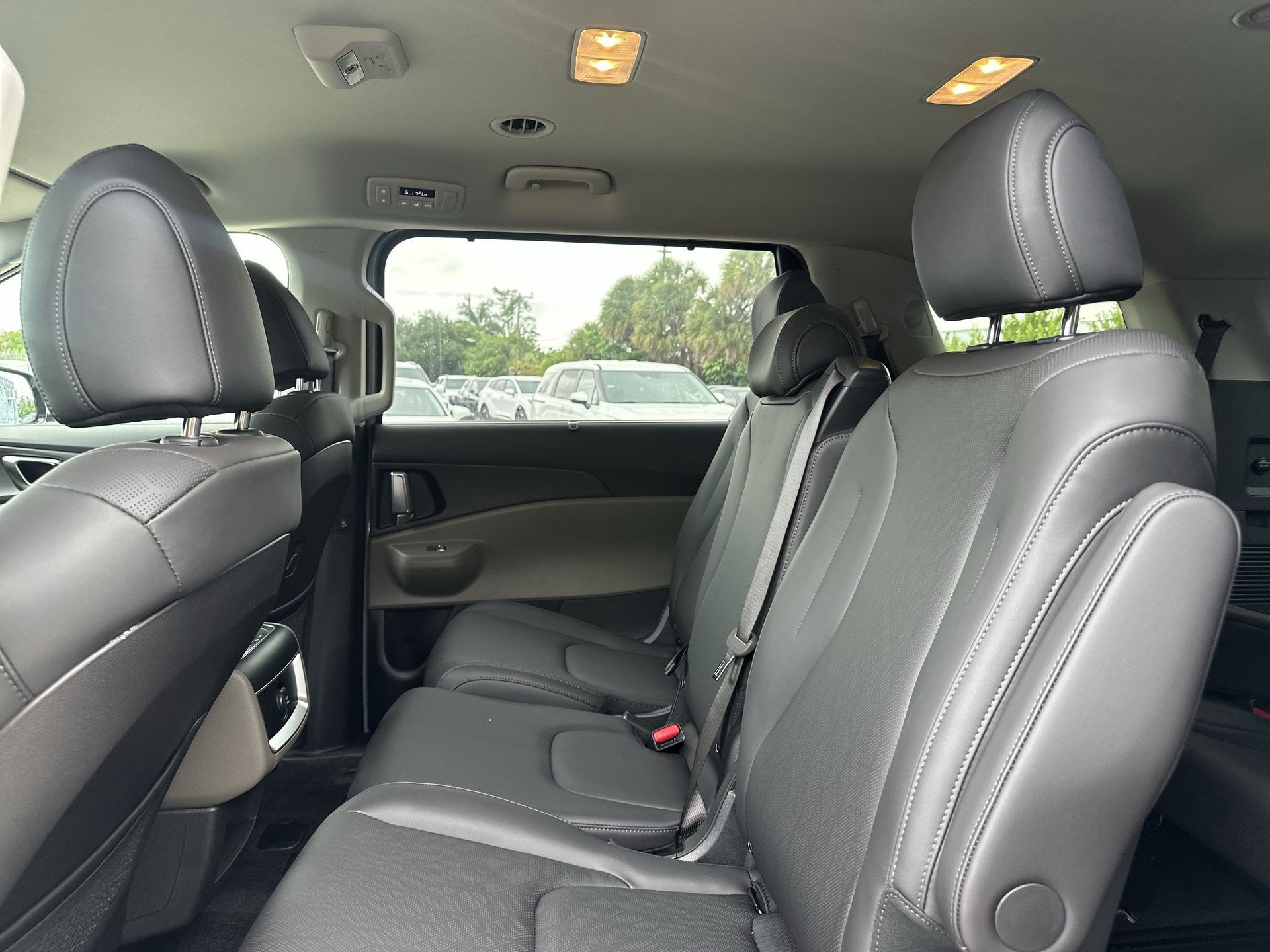 New 2026 Kia Carnival EX FWD image 23
