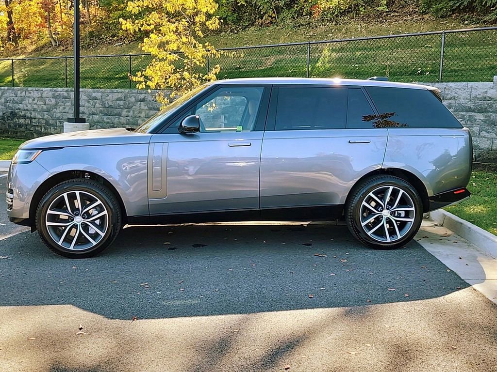 Used 2025 Land Rover Range Rover Long Wheelbase SE AWD/4WD image 6