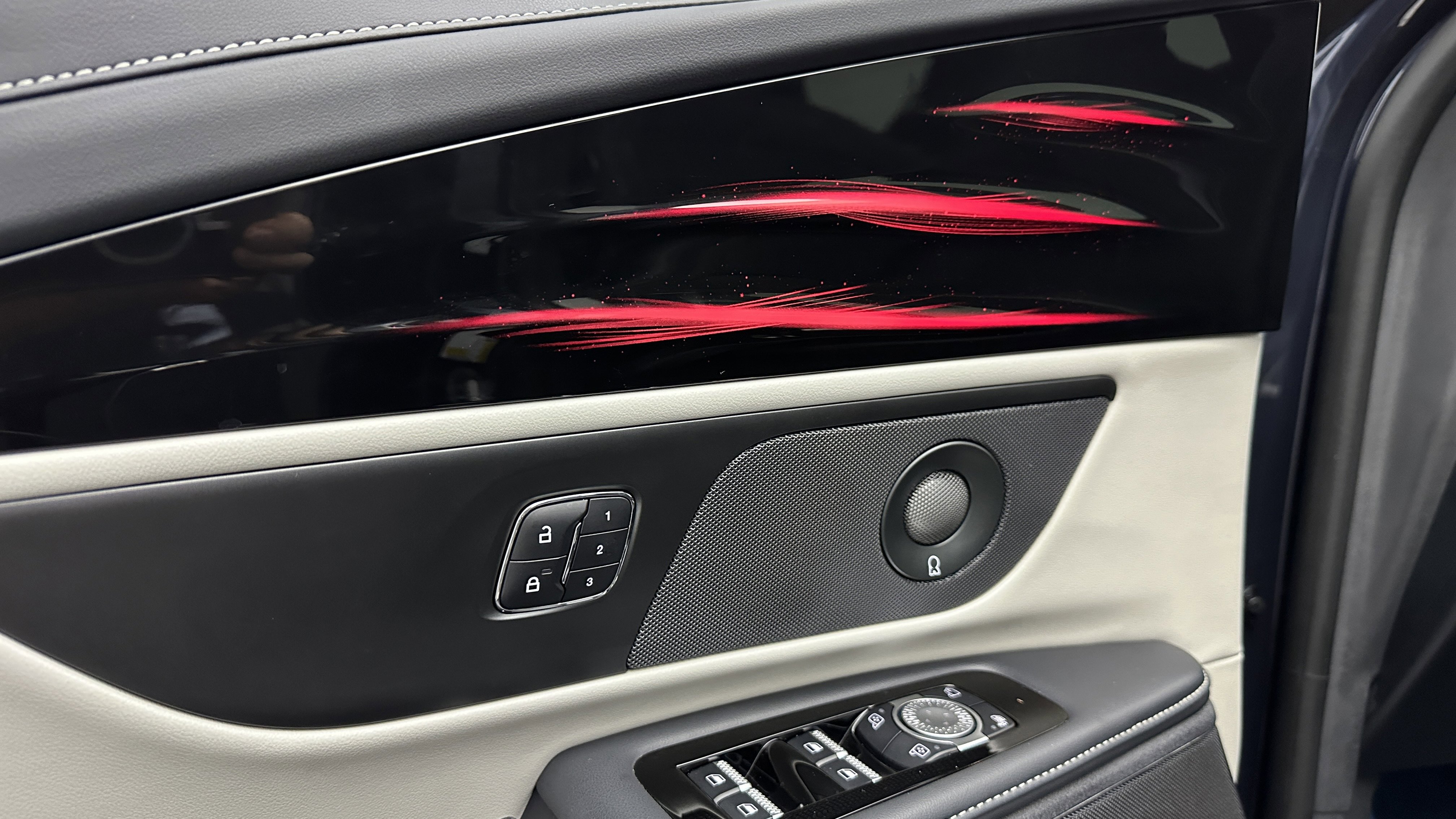 Used 2024 Lincoln Nautilus Premier w/ Equipment Group 102A image 25