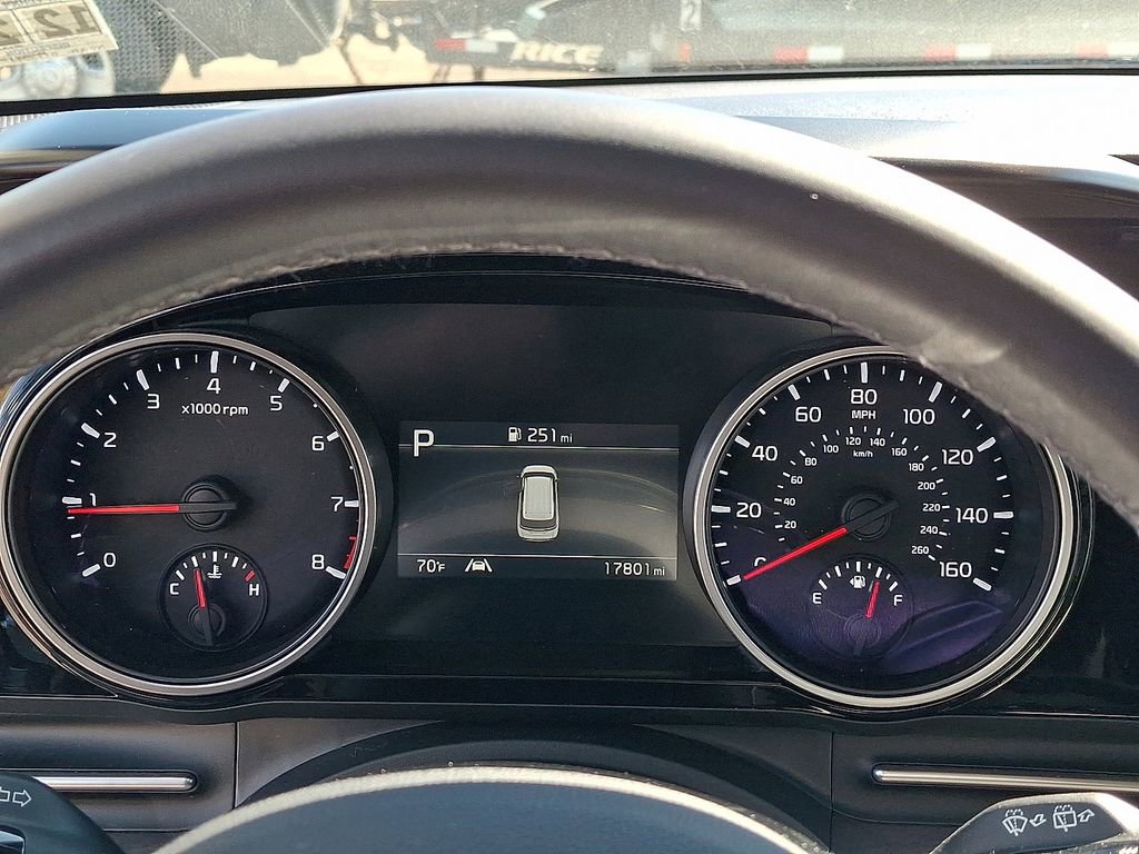 Used 2024 Kia Carnival EX image 21