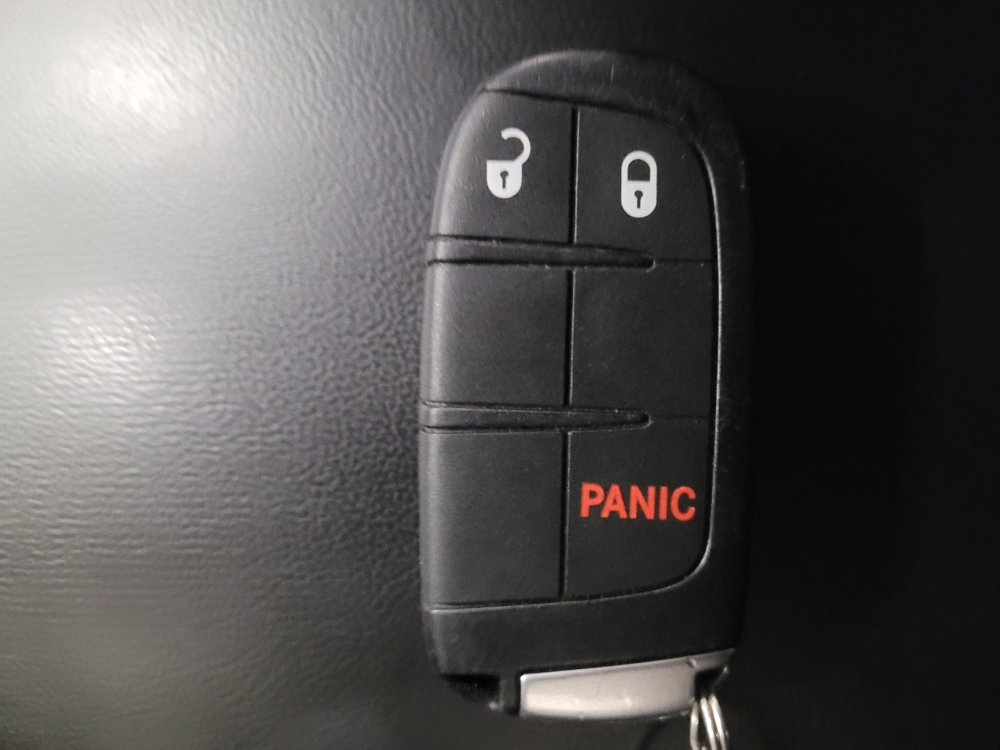 Used 2020 Dodge Durango SXT image 32