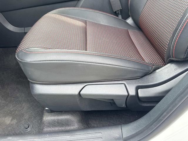 Used 2025 Nissan Kicks SR FWD image 23