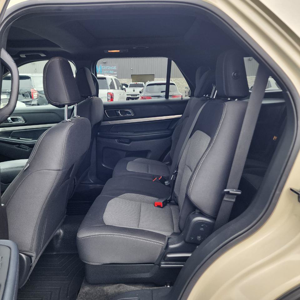 Used 2018 Ford Explorer XLT w/ Equipment Group 201A AWD/4WD image 17