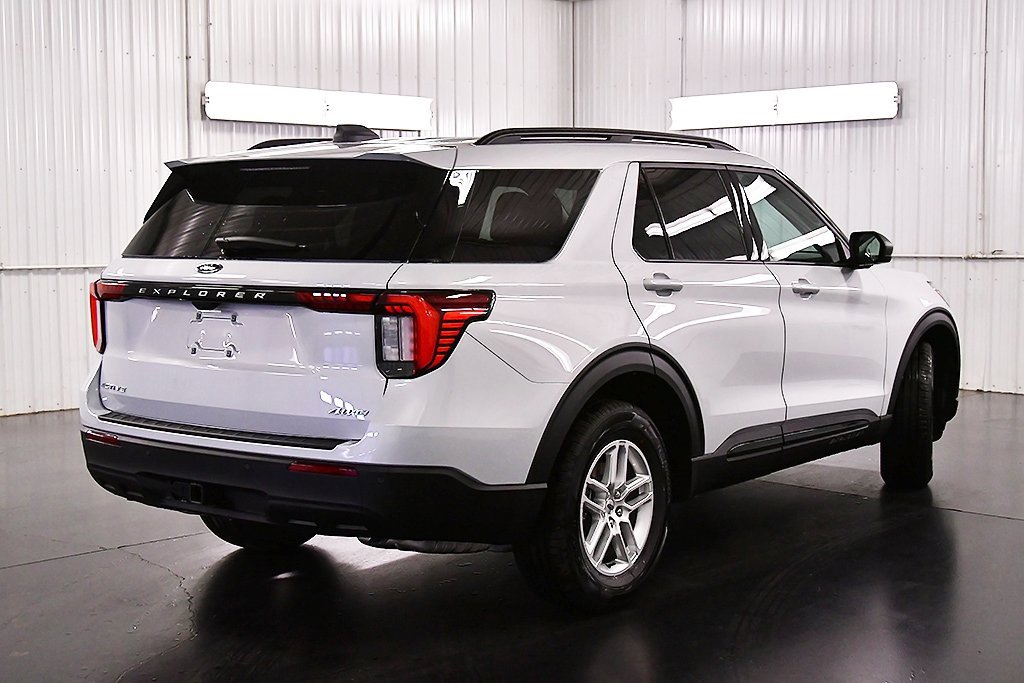 New 2026 Ford Explorer Active image 7