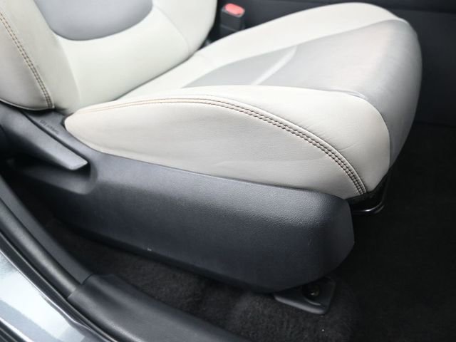 Used 2020 Toyota RAV4 XLE Premium image 17