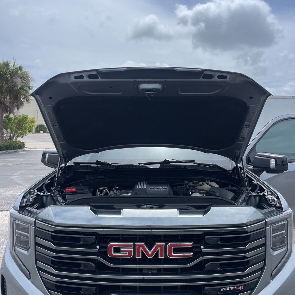 Used 2023 GMC Sierra 1500 AT4 w/ Technology Package AWD/4WD image 3