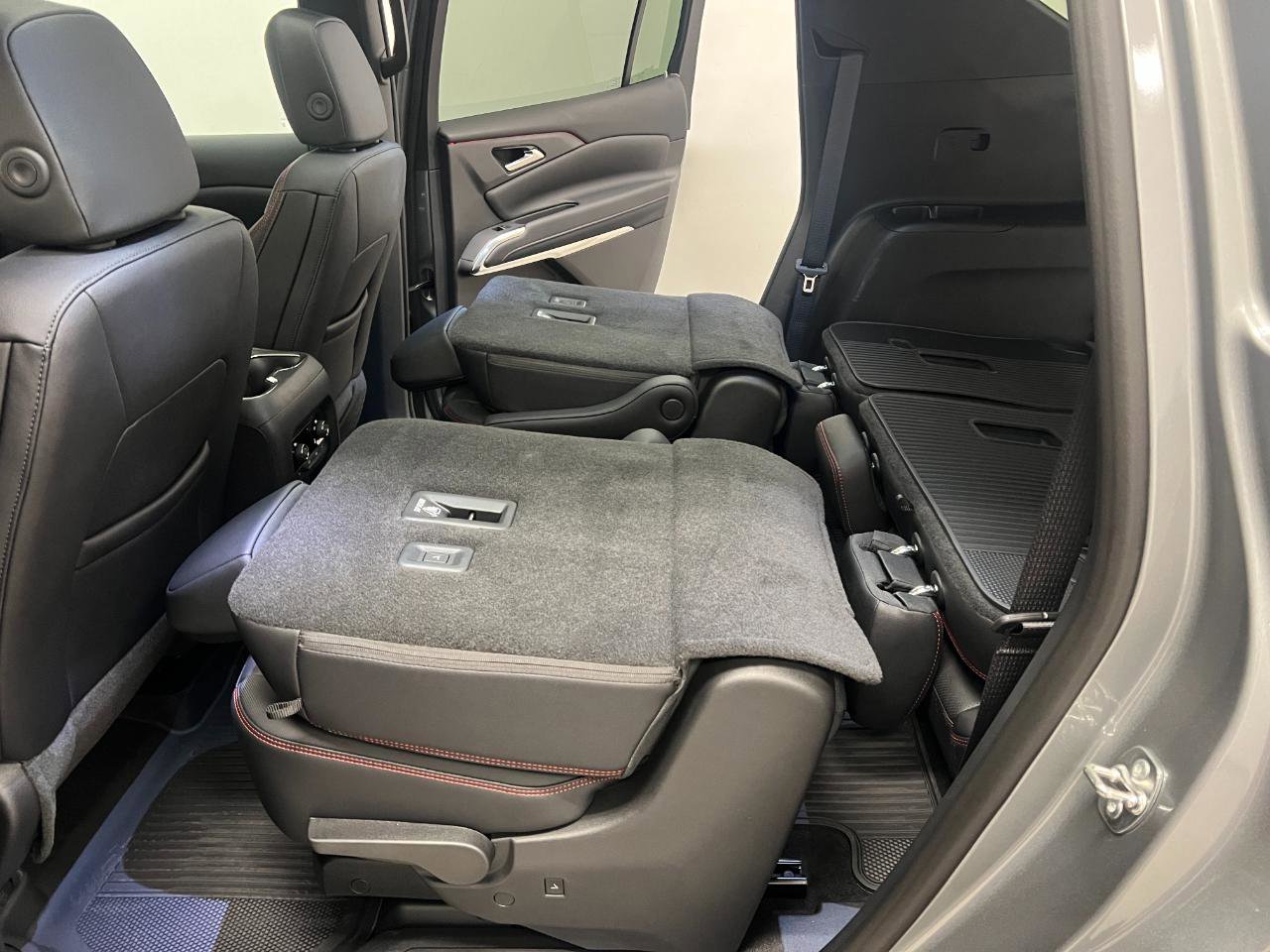 New 2026 Chevrolet Traverse RS w/ LPO, Floor Liner Package AWD/4WD image 33