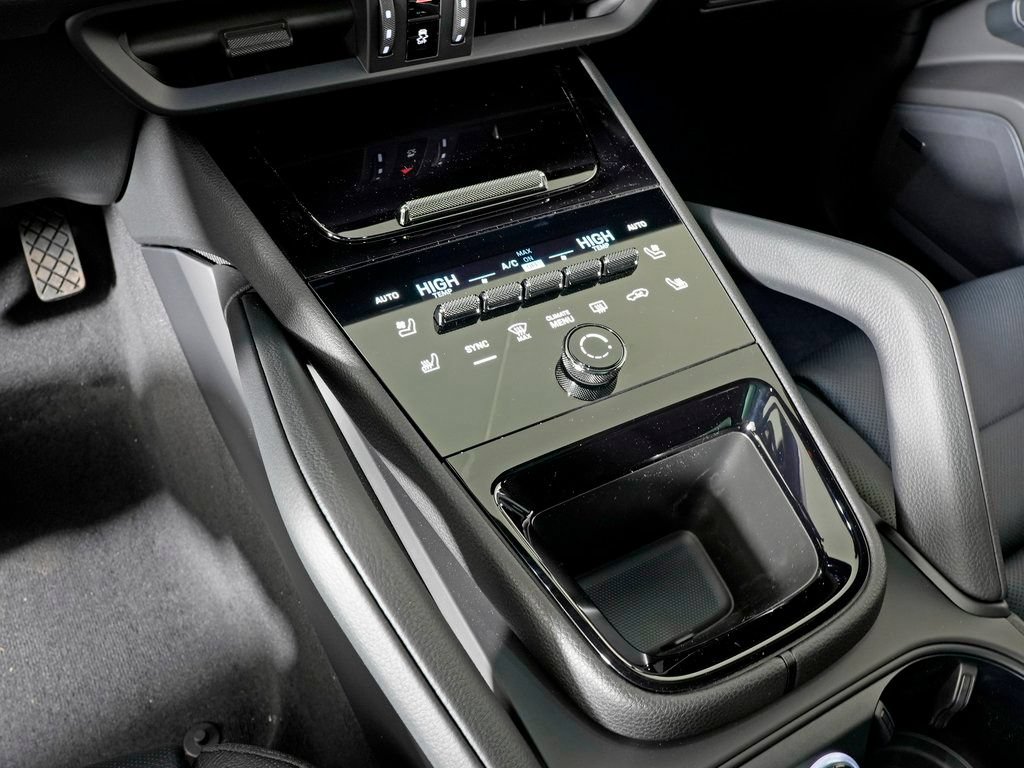 Certified 2026 Porsche Cayenne AWD/4WD image 31