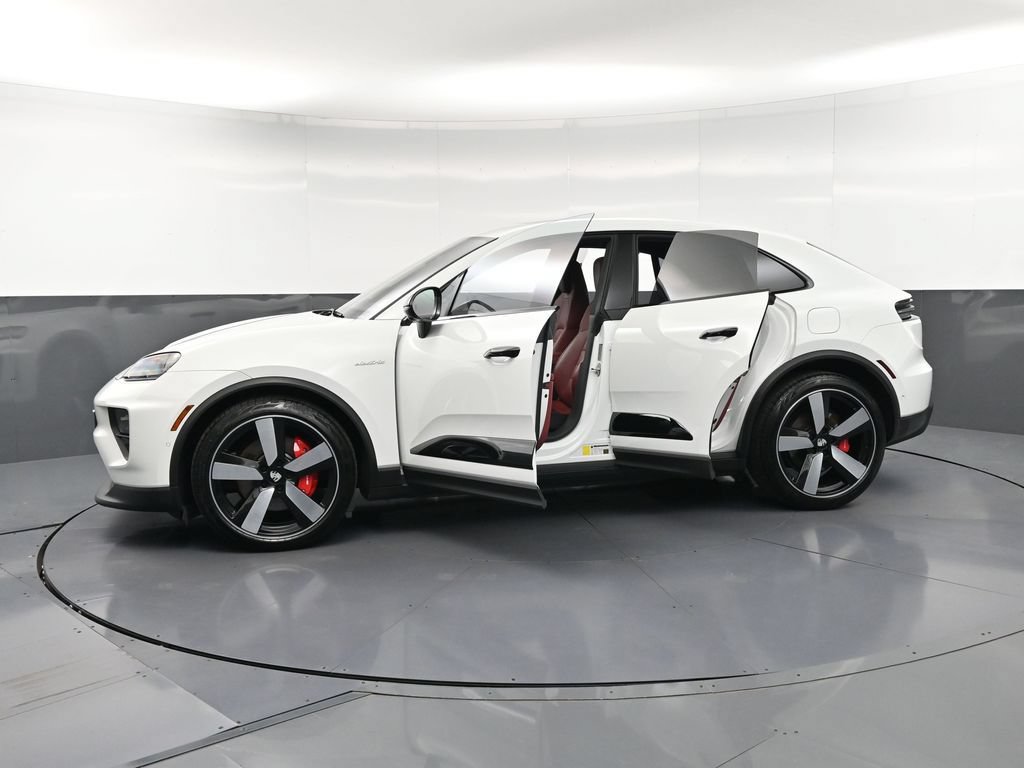 Certified 2025 Porsche Macan 4S Electric AWD/4WD image 38