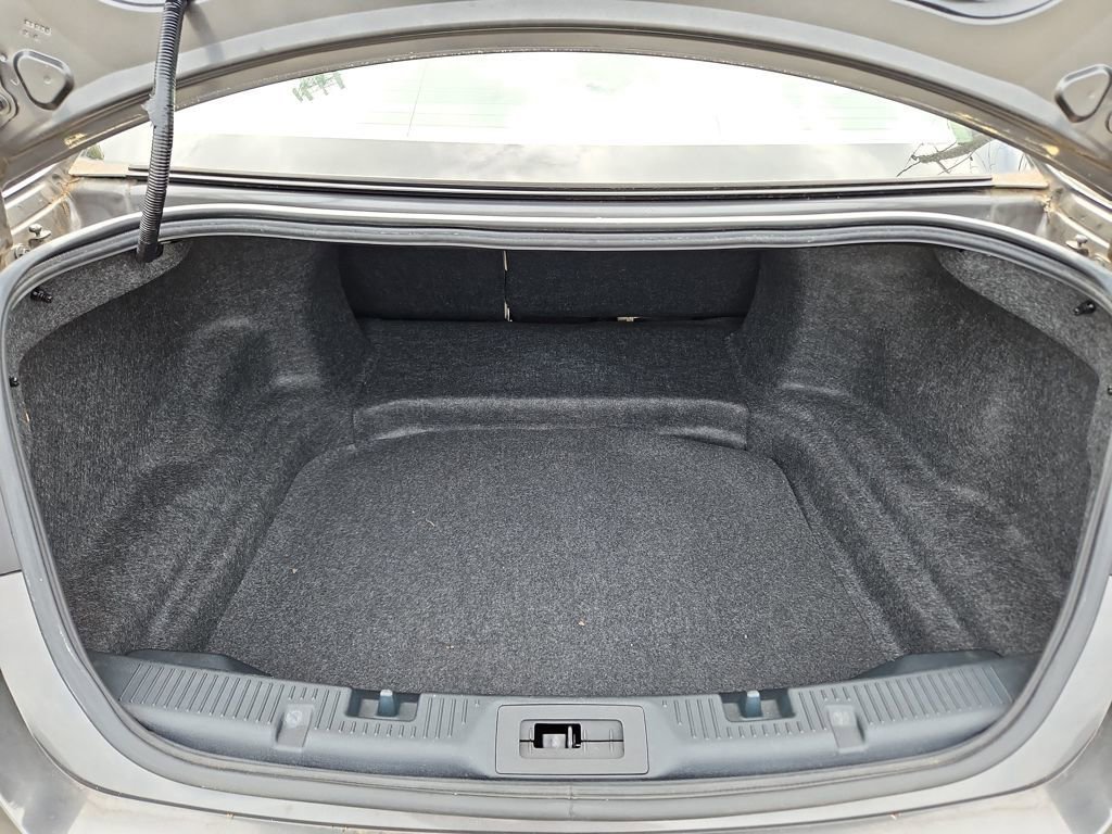 Used 2017 Ford Taurus SE image 26