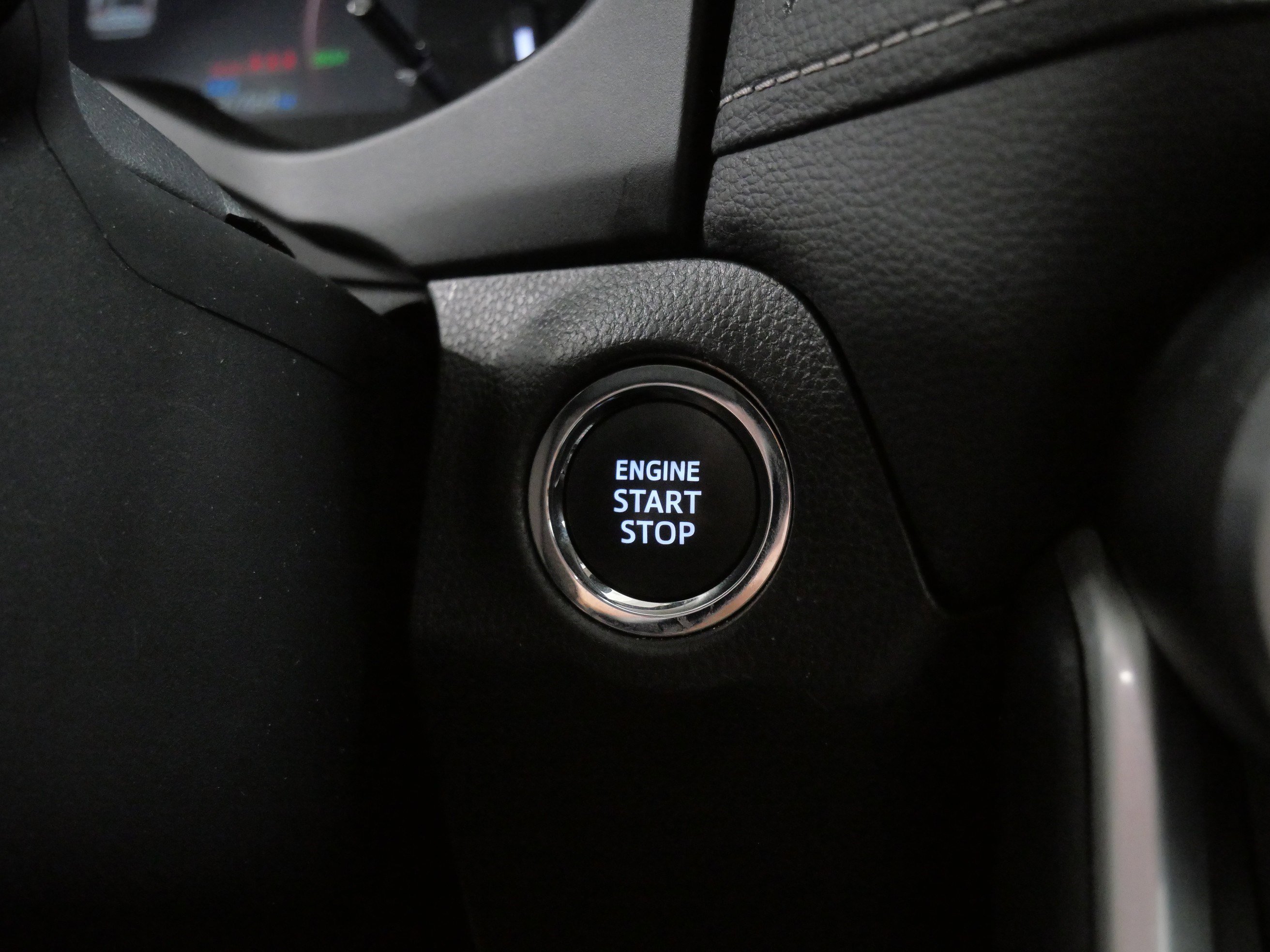 Certified 2025 Toyota RAV4 XLE FWD image 30