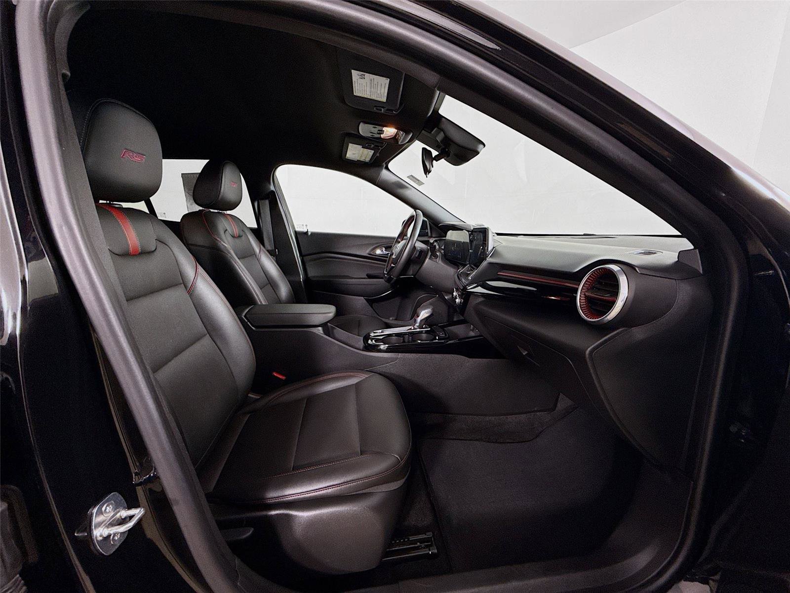 Used 2024 Chevrolet Trax RS w/ Driver Confidence Package image 28