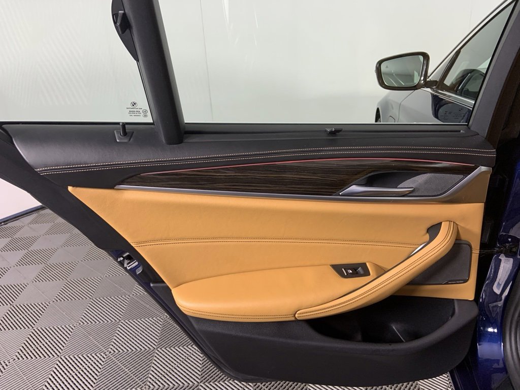 Used 2020 BMW 530e xDrive w/ Executive Package image 25
