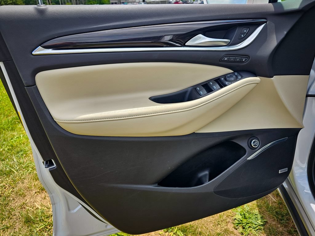 Used 2020 Buick Enclave Premium w/ Sun and Sites Package AWD/4WD image 9