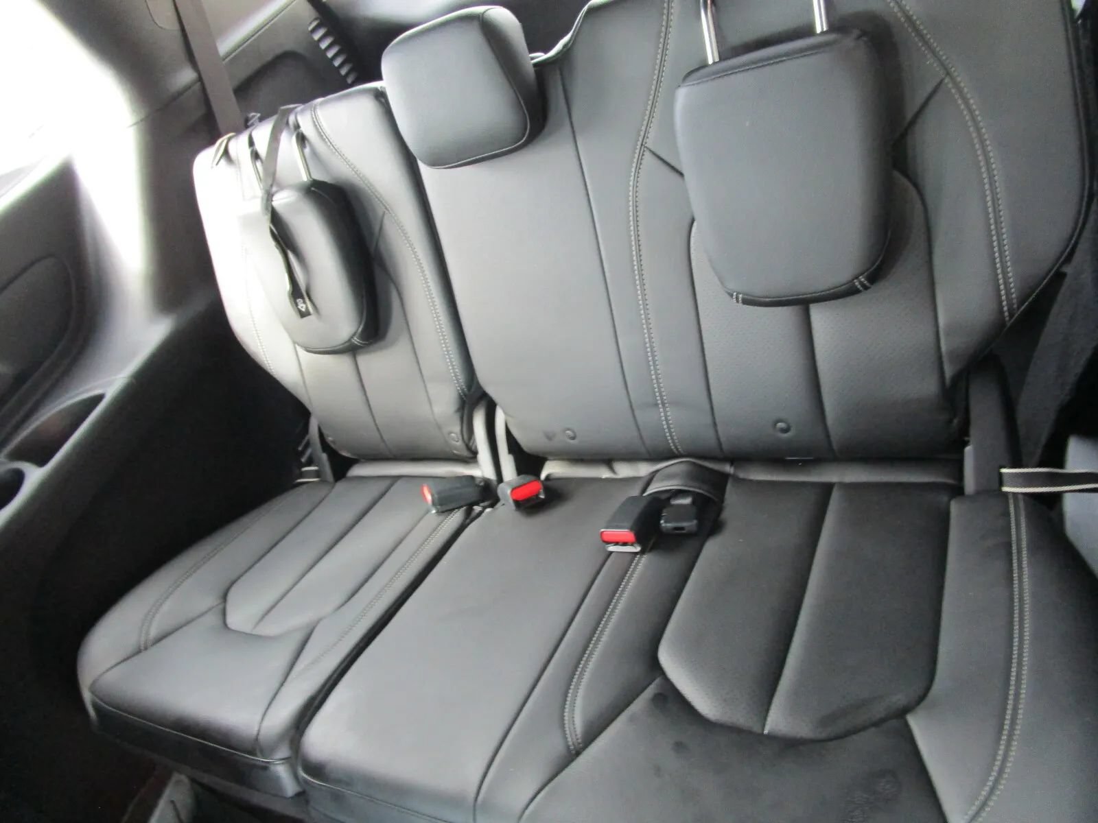 Used 2018 Chrysler Pacifica Touring-L FWD image 15