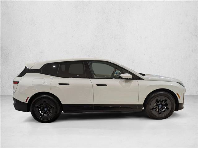 Used 2025 BMW iX xDrive50 AWD/4WD image 4
