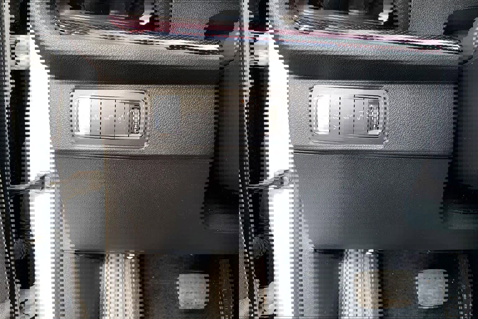 Used 2024 Chevrolet Traverse RS image 33