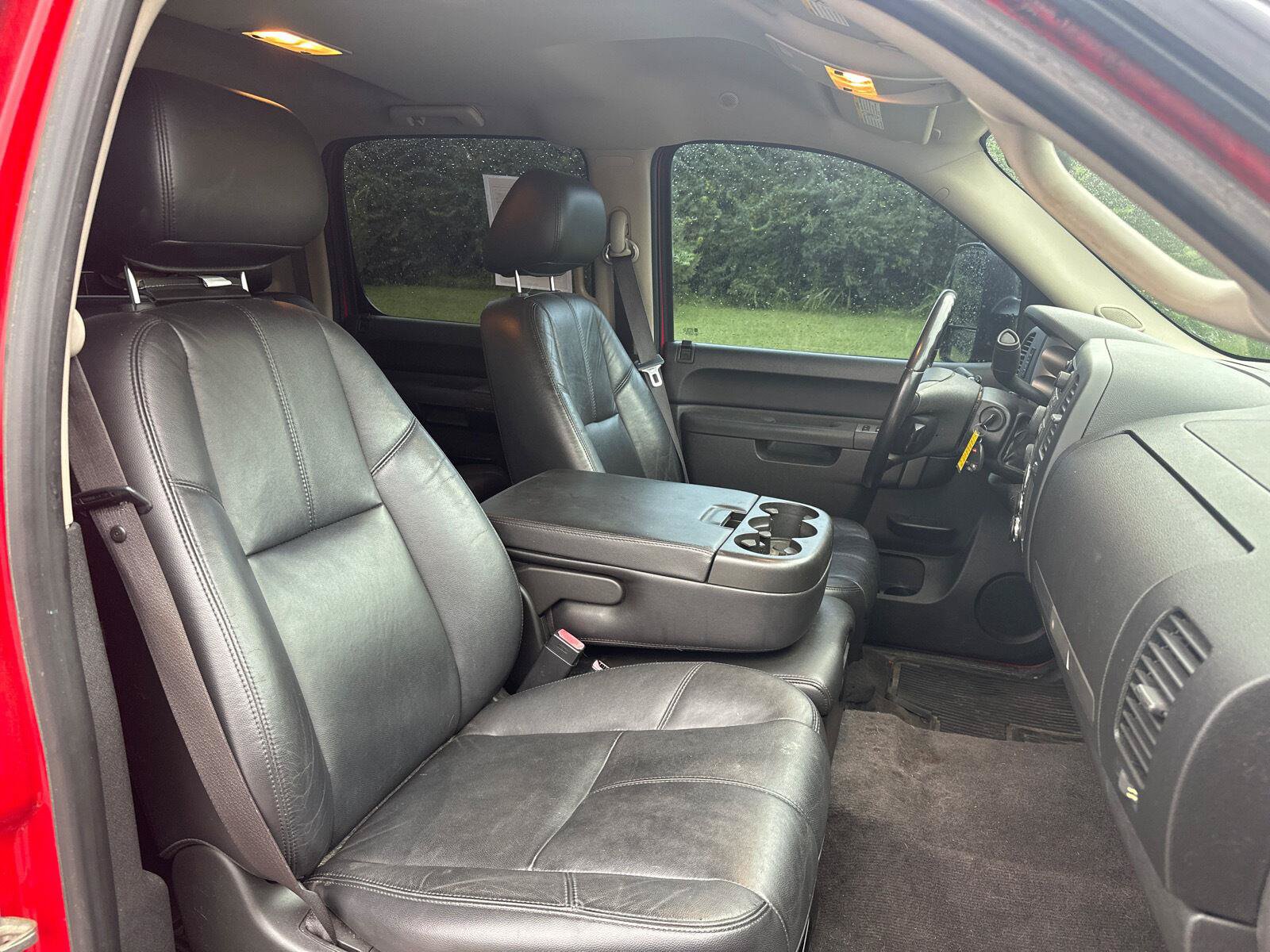 Used 2010 Chevrolet Silverado 2500 LT w/ Interior Plus Package AWD/4WD image 17