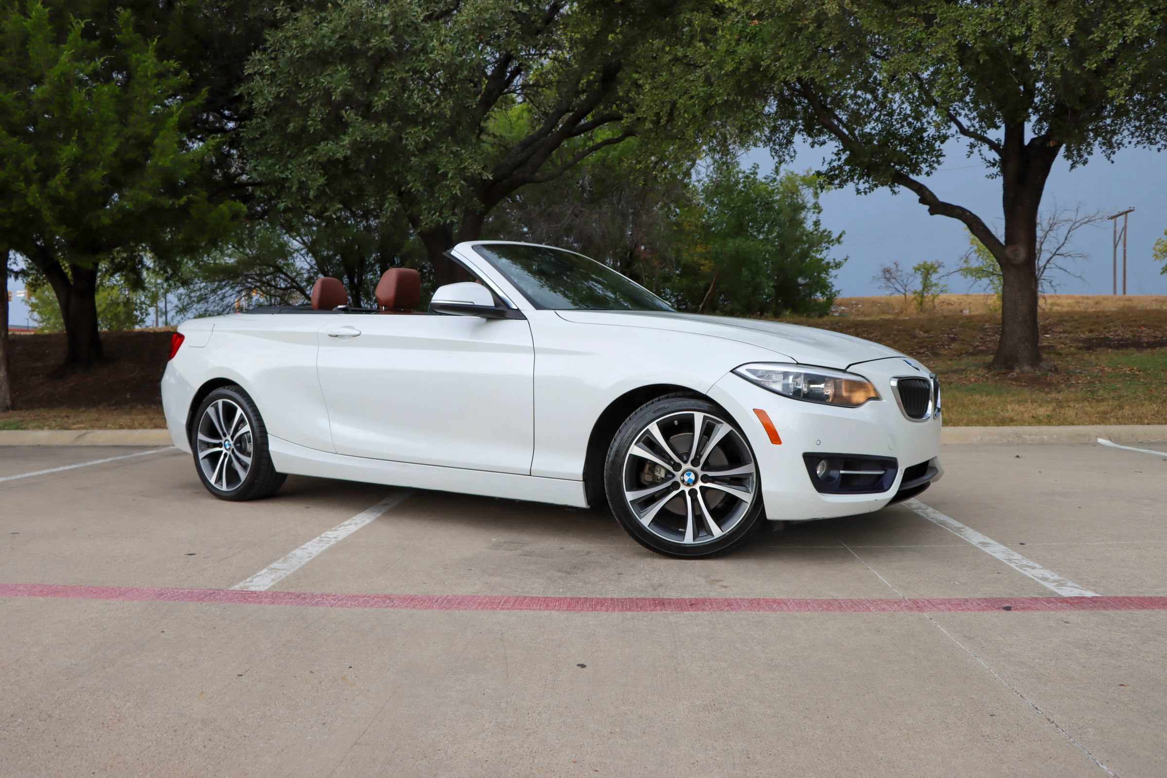 Used 2016 BMW 228i Convertible RWD image 1