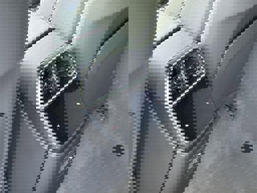 Used 2024 Lucid Air Touring image 29