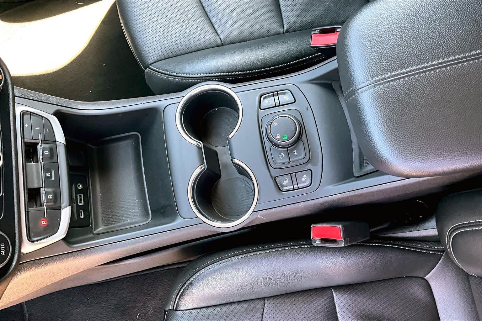 Used 2024 GMC Terrain SLT AWD/4WD image 17